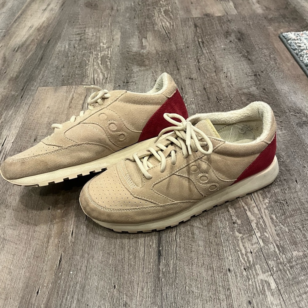 Men’s sneaker size 10.5 Saucony Jazz original Suede